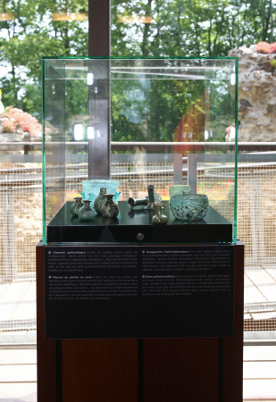 Archeologische vondsten worden tentoongesteld in het bezoekerscentrum. (Foto: Kris Vandevorst, OE)