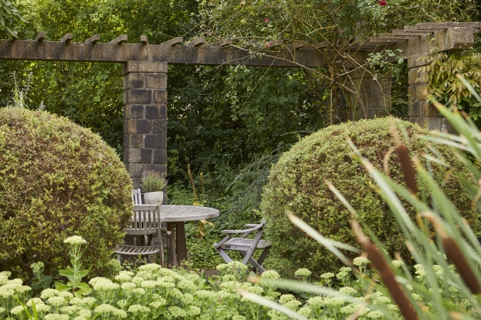 De tuin werd samen met het huis ontworpen en is nog helemaal intact. (Foto: Kris Vandevorst, OE)