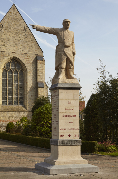 Het monument staat voor de St-Audomaruskerk. (Foto: Kris Vandevorst, OE)