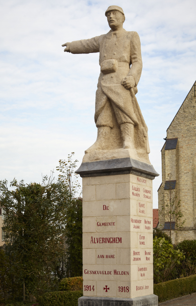 Het monument staat voor de St-Audomaruskerk. (Foto: Kris Vandevorst, OE)