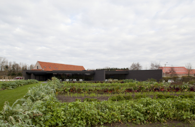 De hoeve beschikt nog steeds over een landbouwtuin, die het restaurant van ingrediënten voorziet. (Foto: OE, Kris Vandevorst)
