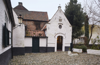 De kapel van het Baggaertshof is nog steeds een veel bezochte bidplaats voor plaatselijke bewoners. (Foto: OE, Kris Vandevorst)
