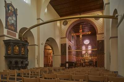 De HALO van kunstenaar Gijs Van Vaerenbergh symboliseert de verbindende kracht van de kerk. (Foto: OE, Kris Vandevorst)